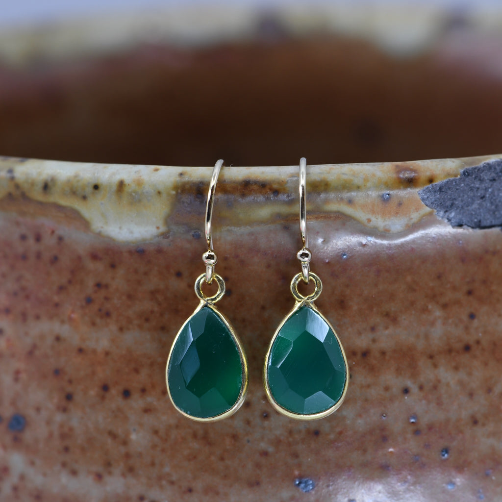 Green Onyx Minimalist Earrings - Elegant Teardrop Bezel Design